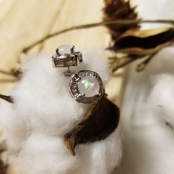 Beautiful round 925 sterling SILVER White Fire Opal stud - Picture 3 of 9